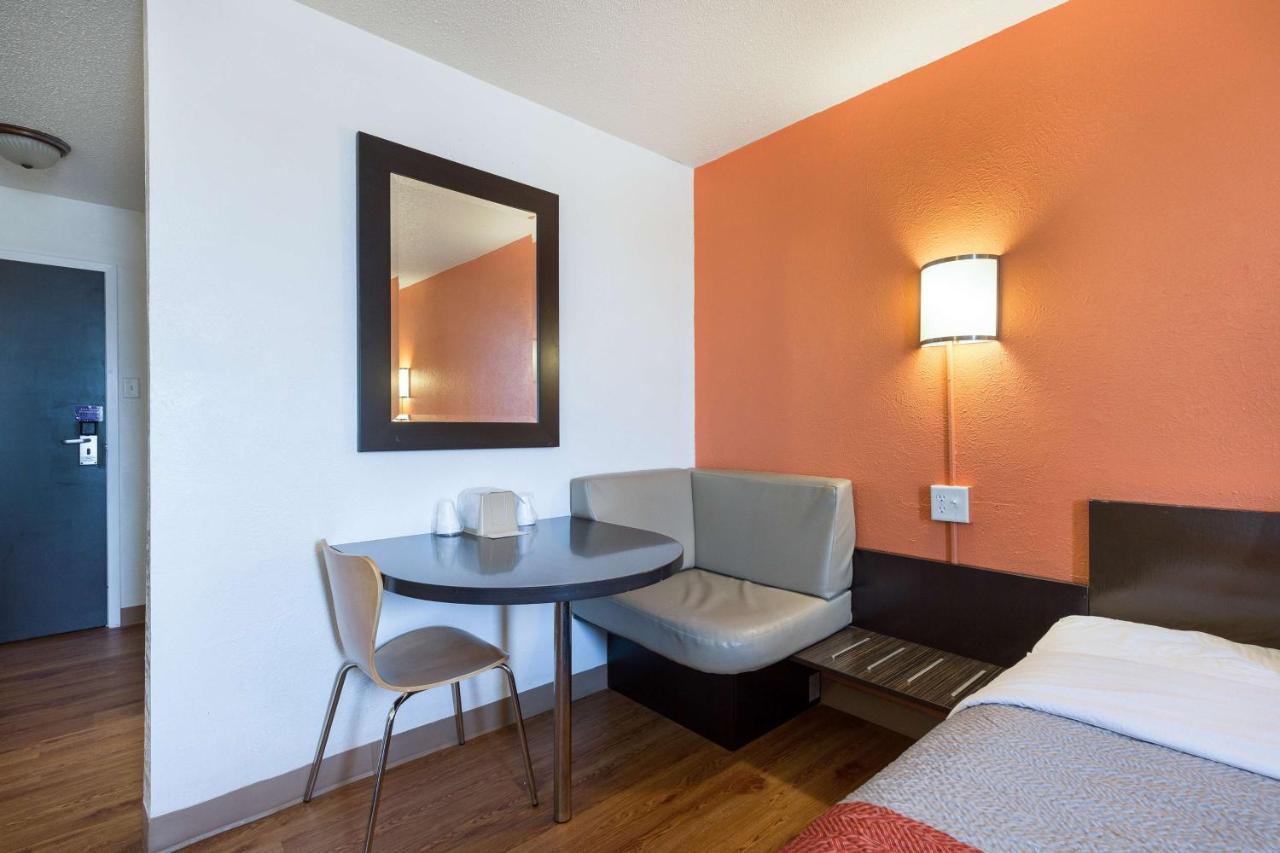 Motel 6-Lincoln, Il Exteriör bild