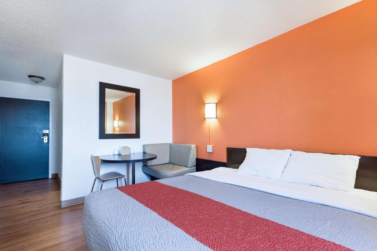 Motel 6-Lincoln, Il Exteriör bild