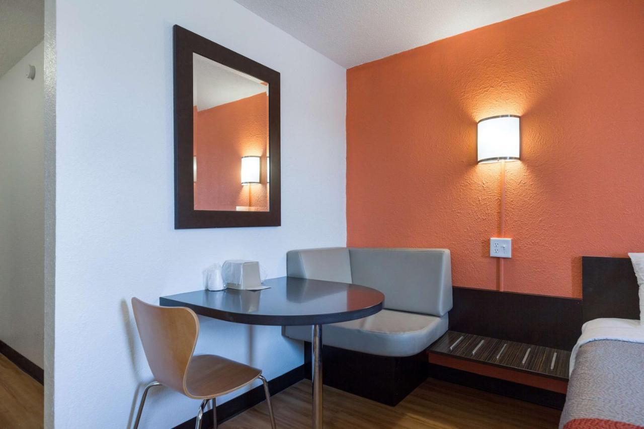 Motel 6-Lincoln, Il Exteriör bild