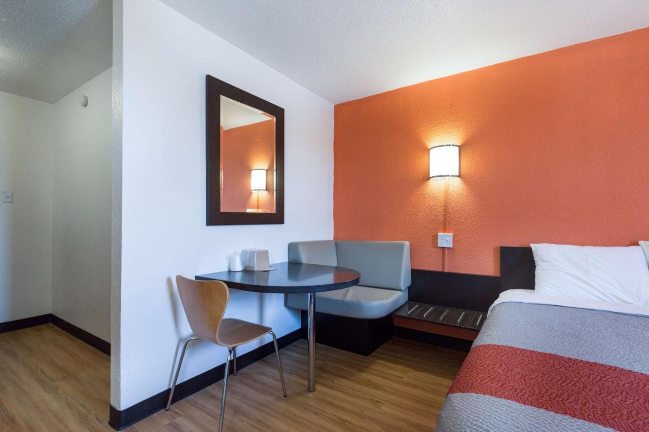 Motel 6-Lincoln, Il Exteriör bild